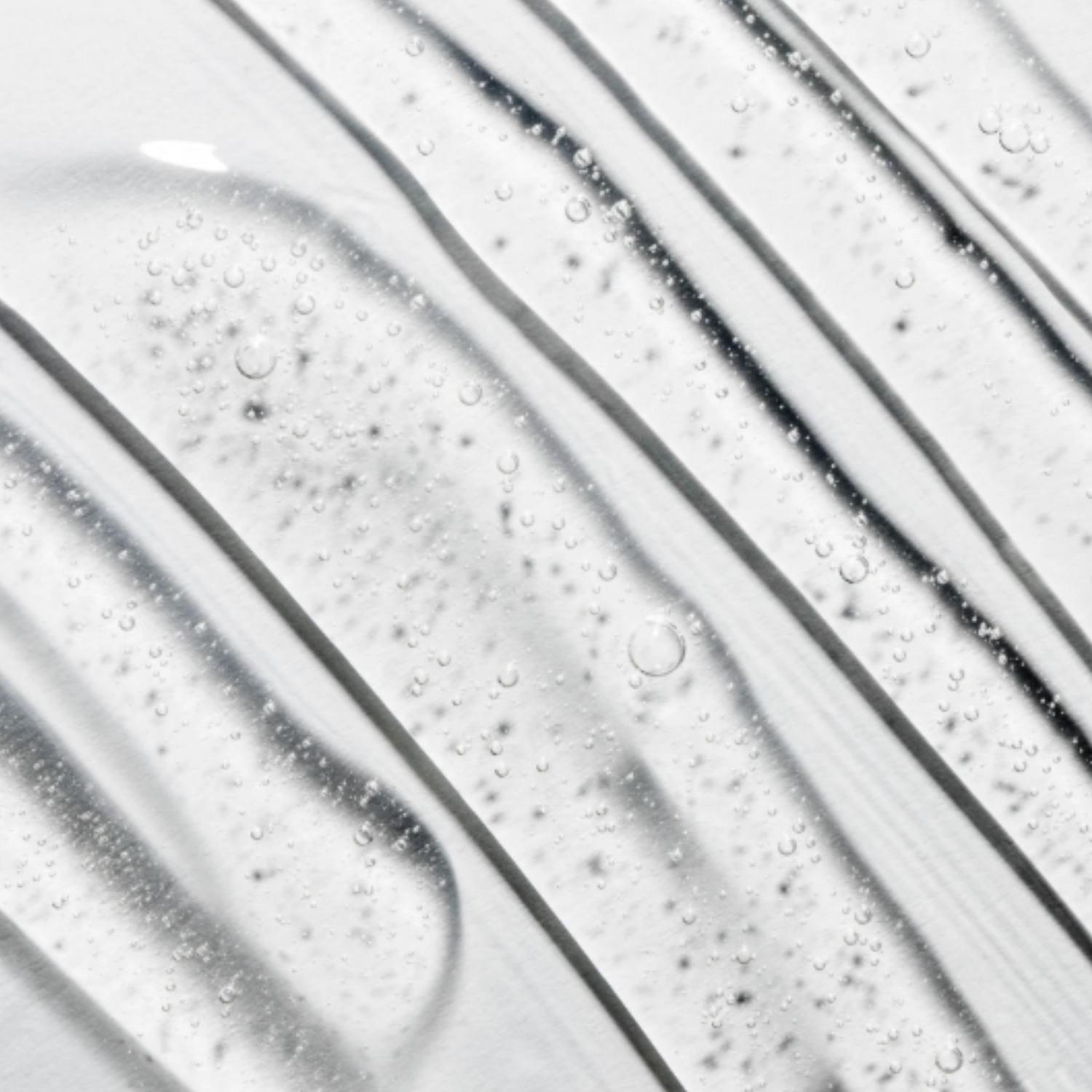 A therapeutic gel cleanser powered by MicroFusion™ technology to draw out micro-pollutants and debris while delivering botanicals and antioxidants deep into the skin. Suitable for daily use across all skin types.